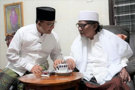 Di Jember, Anies Baswedan Minta Restu Pengasuh Ponpes Al-Qodiri